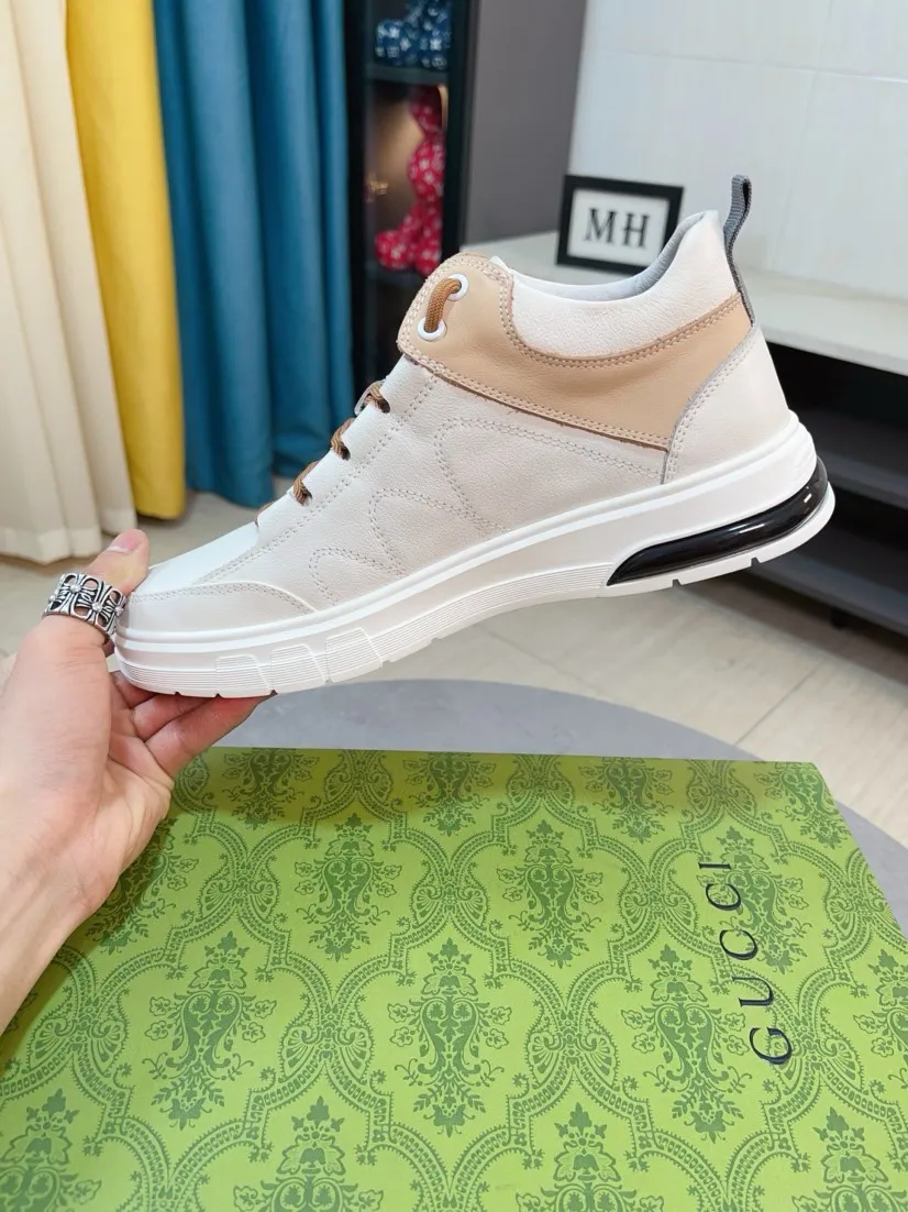Men's shoes 💰440🌹🌹GUCCI [Gucci] New high-end brand of men's shoes, the latest fashionable casual men's shoes, trendy and versatile style, relaxed and sporty style, uppers imported from Italy, first-layer cowhide, genuine leather lining and ultra-fine workmanship. Original personalized fashionable rubber wear-resistant outsole, light and comfortable on the foot, size 38-44